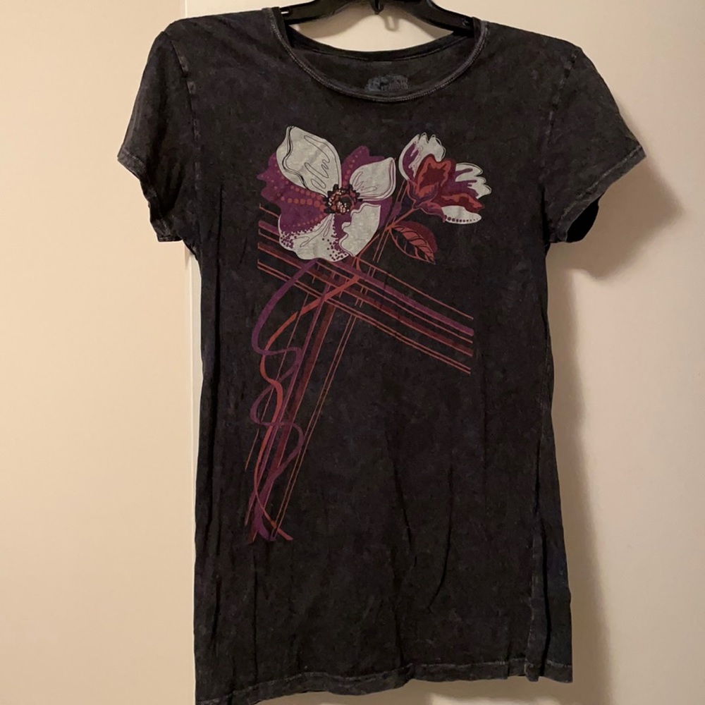 Short sleeve tee with floral graphic